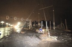 大学生酒后骑助力车被接地钢丝割断头颅(图)